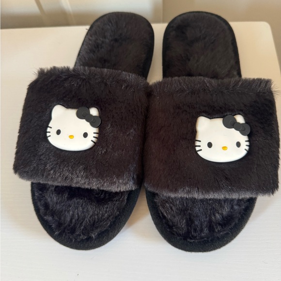 Hello Kitty Fuzzy Black Slippers - Picture 1 of 2